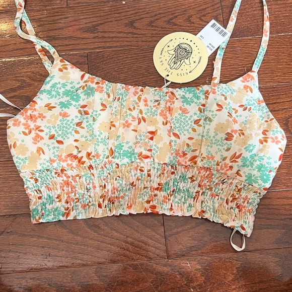 BNWT Kiss The Sky Cropped Top size large - Picture 2 of 2